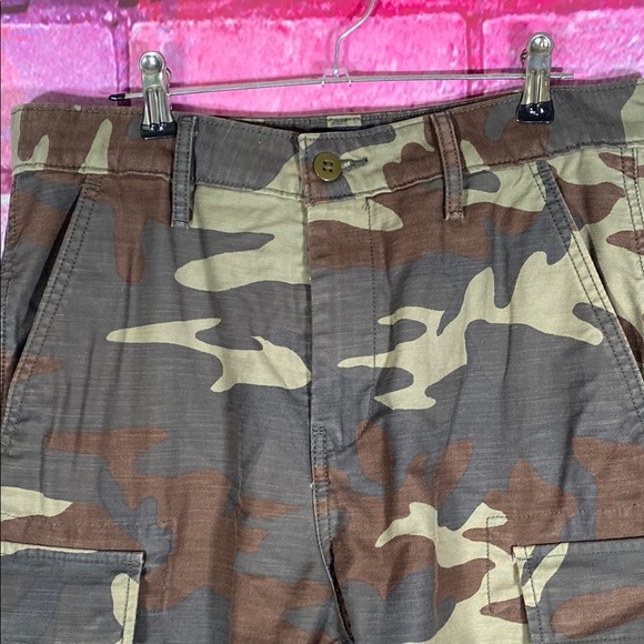 Levi Strauss & Co Men's Camo Shorts MultiPocket Green Size 29 Original Button - Picture 5 of 11